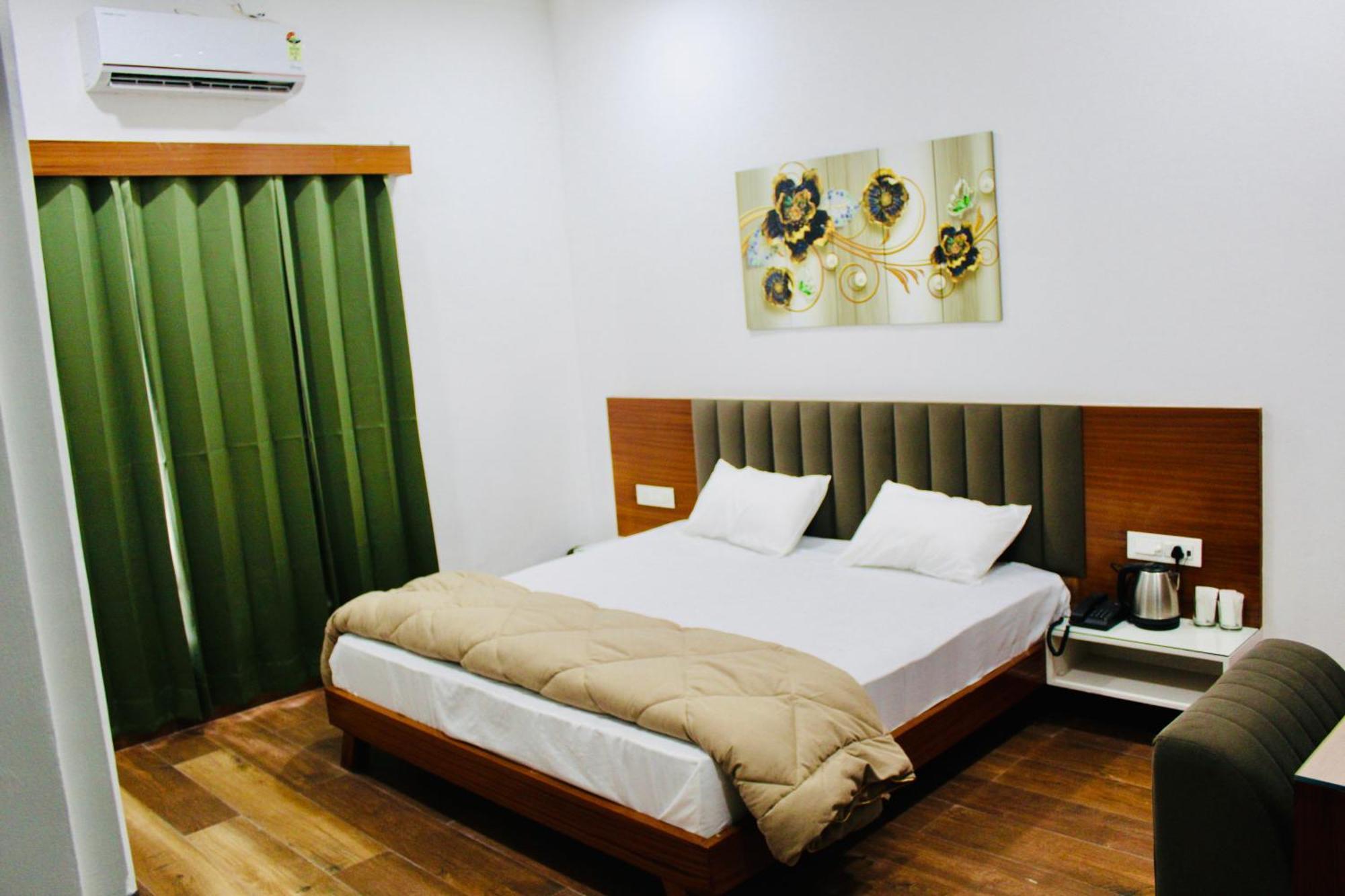 The Loya Hotel Muktsar Exterior photo